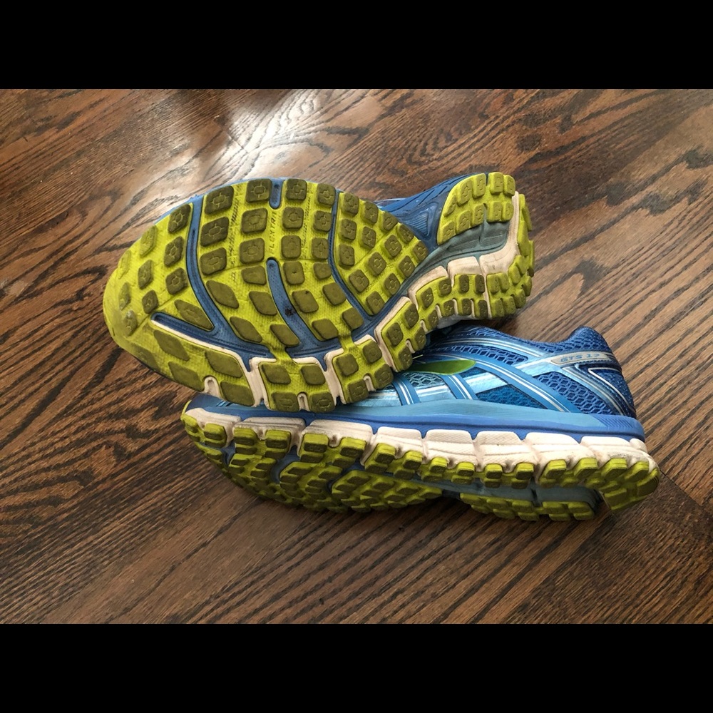 Brooks Running Shoes - women’s - Picture 2 of 3